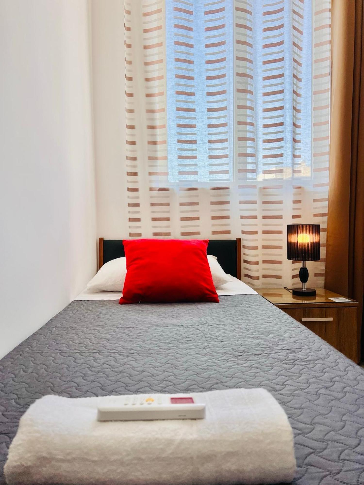 R3 Single With Shared Bathroom